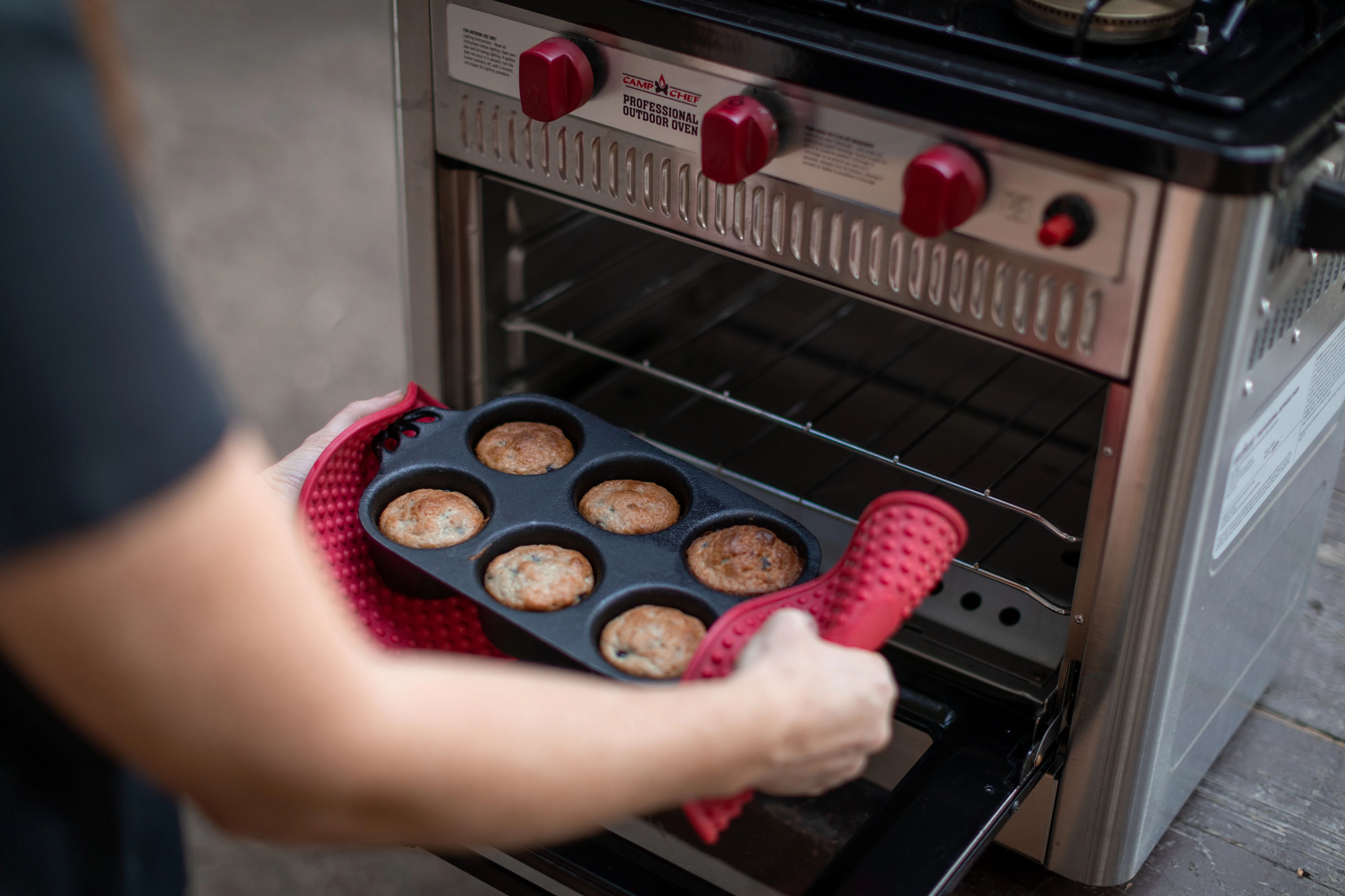 baking camp oven